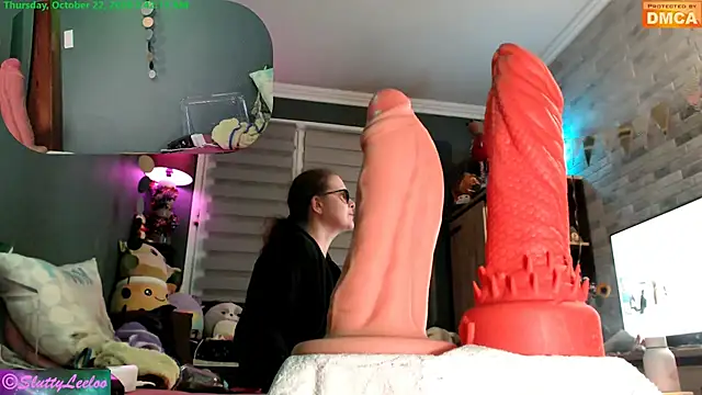 MissSluttyLeeloo - 4 VERYBIG DILDOS ASS/PUSSY AND GAPING AS
