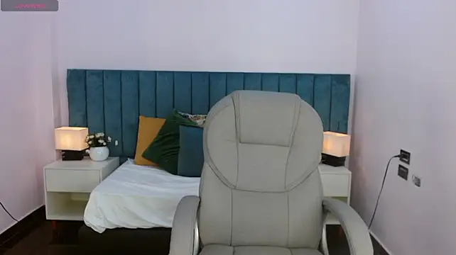 April_bunnyy - naked