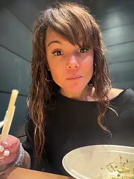 BaileyMFox - Buzz me in the restaurant