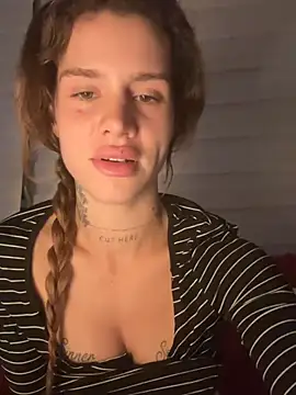 EmiliaCatalina - surprise😍