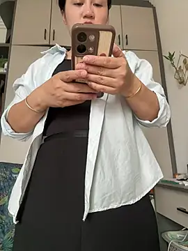 Amy1688 - 户外脱内裤M腿表演