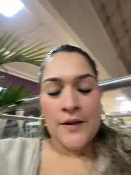 Sara_smiiith211 - Take off my bra in public