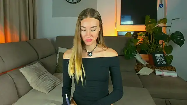 SugarSkye - So wet it’s unreal 🥵