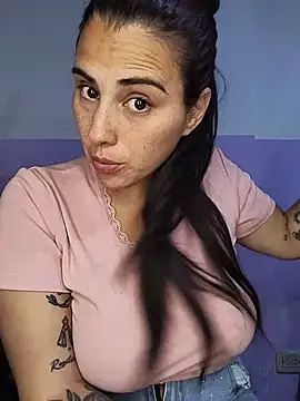 Kariciasecreta - Baile sexy hasta quedar desnuda