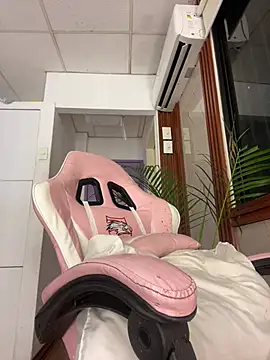 Eva_Feller69