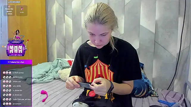 Tiny_Kiss - naked 5 min