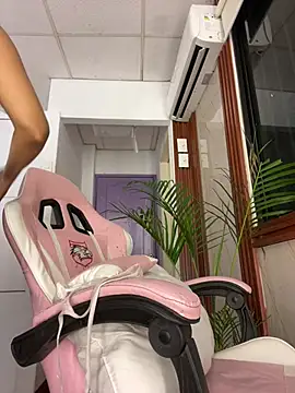 Eva_Feller69