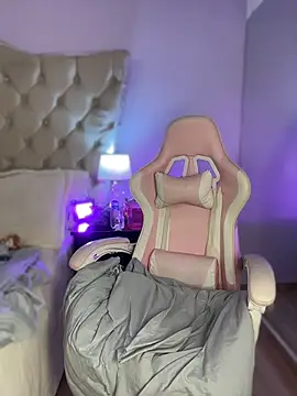 Giigii_Hadiid_ - 😈 SHOW BOOBS