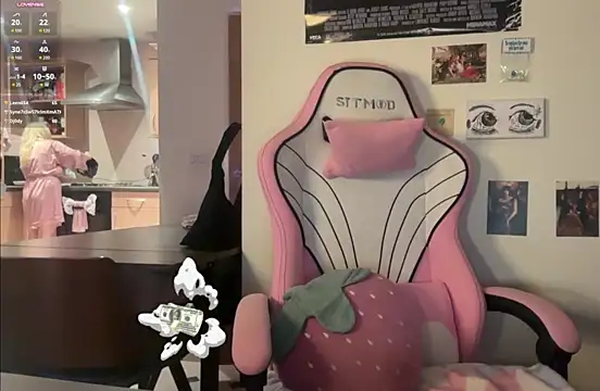 Pinkiepiexo - flash and spread ass in doggy 🍑