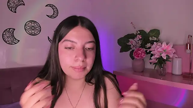 Sara_Deen - 💋 Playful Cleavage Tease