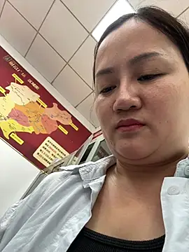 Amy1688 - 户外脱内裤M腿表演