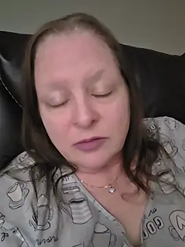 CanadianQueen1973 - Show full boobs