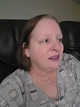 CanadianQueen1973 - Show full boobs