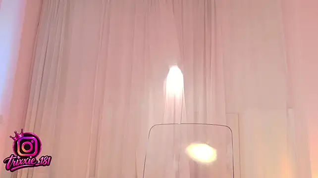 Trixxie_18 - Control lush in pussy X1min + plug anal