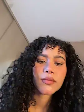 Lianh_Benett - Take off my shorts and put oil on my ass