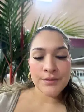 Sara_smiiith211 - Take off my bra in public