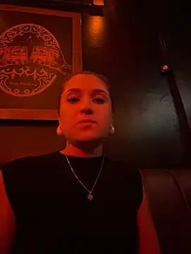 IsabelleMilan - MAKE WET IN PUBLIC