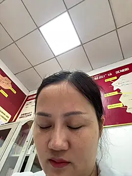 Amy1688 - 户外脱内裤M腿表演
