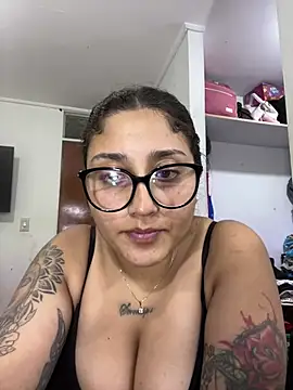 Croftsmila - Plug anal and oily ass