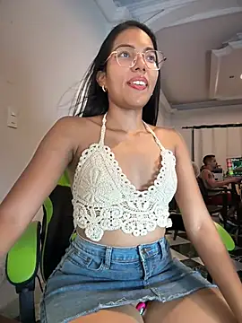 SheenaBrooke - Pussy finger sneaky office