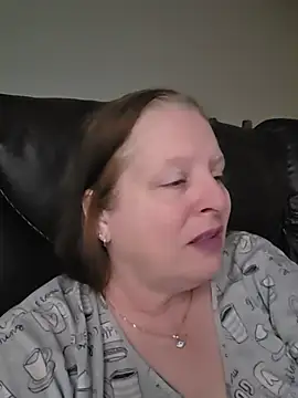 CanadianQueen1973 - Show full boobs