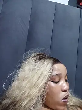 AfricanChinese24 - Pussy squirt🍑🍑💧💧