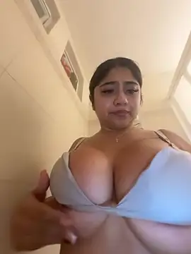 Monica17 - Lubrica la vagina y con dildo