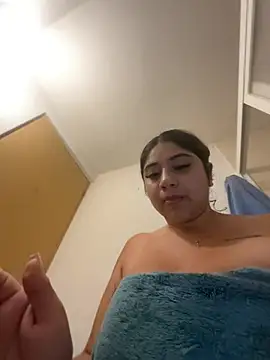 Monica17 - Lubrica la vagina y con dildo