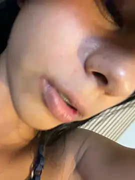 Lilybeeth - Sucks the feet.