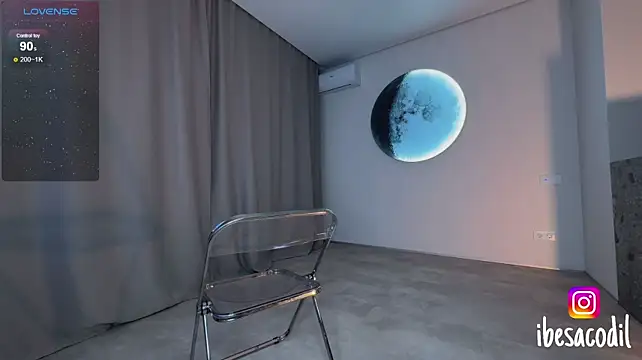 Adriana_allien