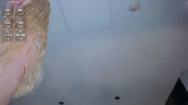 NiaHolland - pussy wet