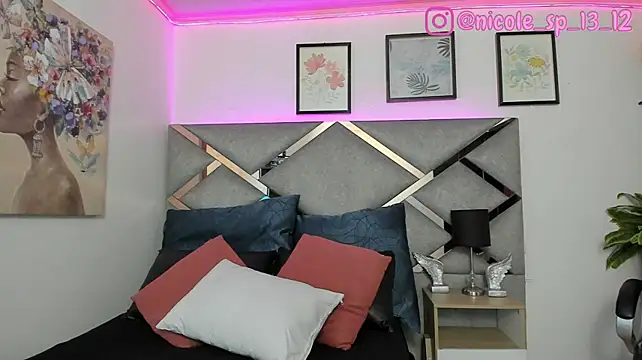 Nicole_sp - SPANK IN ASS