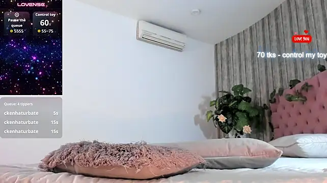 MeganLorensx - cameltoe 🥵