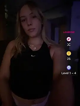 A1lesandra3 - Striptease until I’m completely naked🤤