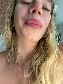 BellaSuns - FINGERS IN PUSSY + SQUIRT