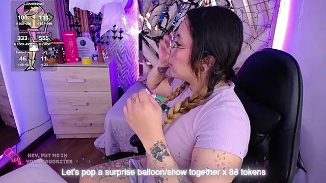 NyxAndria_1 - 🎯 Boobies out,oil play on nipples🎈