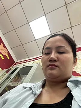 Amy1688 - 户外脱内裤M腿表演