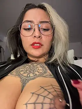 Rae_Lil_White - RIDING DOING SQUATS BBC🔥CUM TICKETSHOW!
