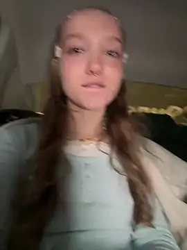 Bambi_lu - show NAKED ass behind UBER driver😱
