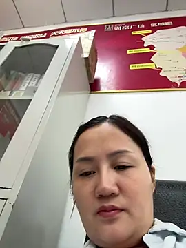 Amy1688 - 户外脱内裤M腿表演