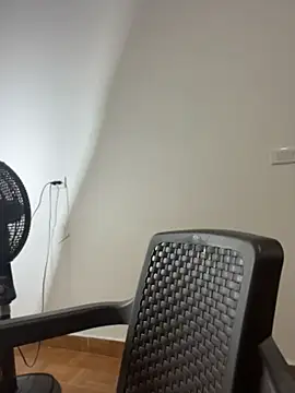 Aisha_k - I rub my ass and it throbs.