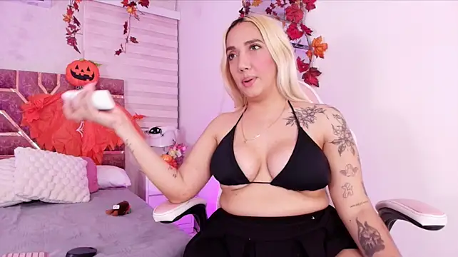 Amanda_klaire - CREMA EN TETA Y NALGA🔥⭐