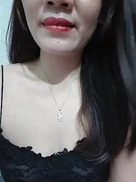 Singlemom69xx - sucking on a dildo