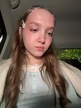 Bambi_lu - show NAKED ass behind UBER driver😱