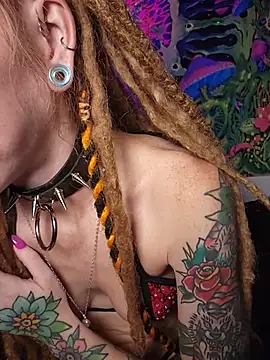 LucidLucy - Panties off & shake some booty