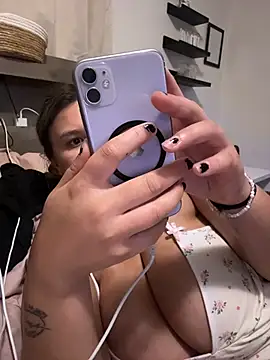 Latinamommy26 - Spit and suck tits