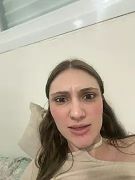 Larissa516 - Mostrar o cu de 4