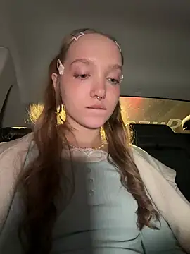 Bambi_lu - show NAKED ass behind UBER driver😱