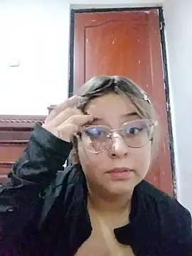 Kitty_valeryy - play with tits out + saliva