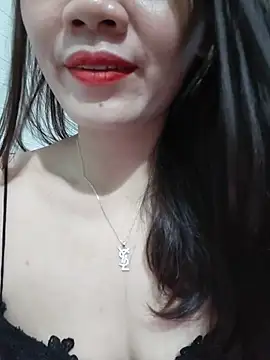 Singlemom69xx - sucking on a dildo